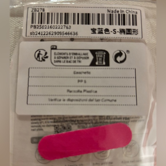 Vogue Acrylic Handmade Press-On Glue Nails -1 Set NIP. Retail $28 Gorgeous NEW - Picture 2 of 2